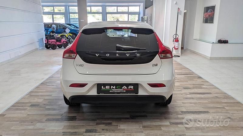 Usata Volvo V40 Business Edition 120 CV (88 kW) 2017 Bianco Berlina