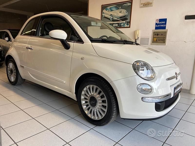 Bianco Usata 2013 Fiat 500 Lounge Tre volumi | 8800 € (Molto cara) - Immagine 1/4