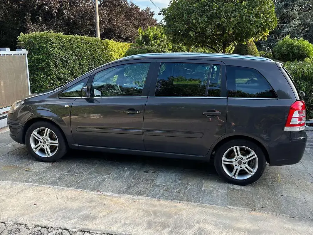 Usata Opel Zafira 110 CV (80 kW) 2015 Grigio Monovolume