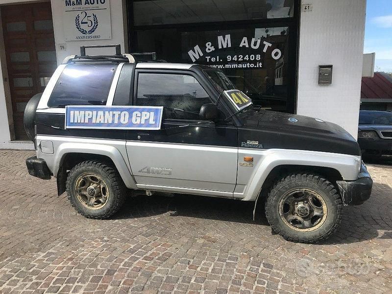 Nero Usata 1993 Daihatsu Feroza SUV | 4000 € - Immagine 1/4