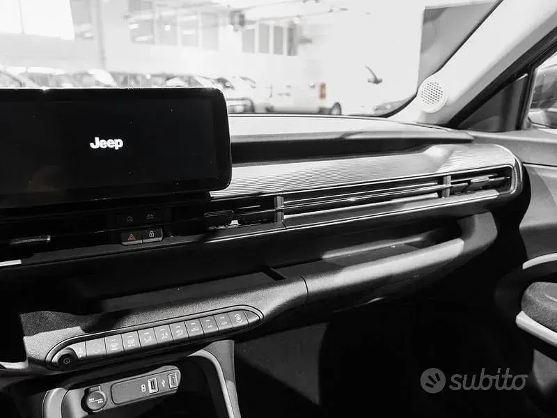 Nuova Jeep Avenger 101 CV (74 kW) 2026 Grigio SUV
