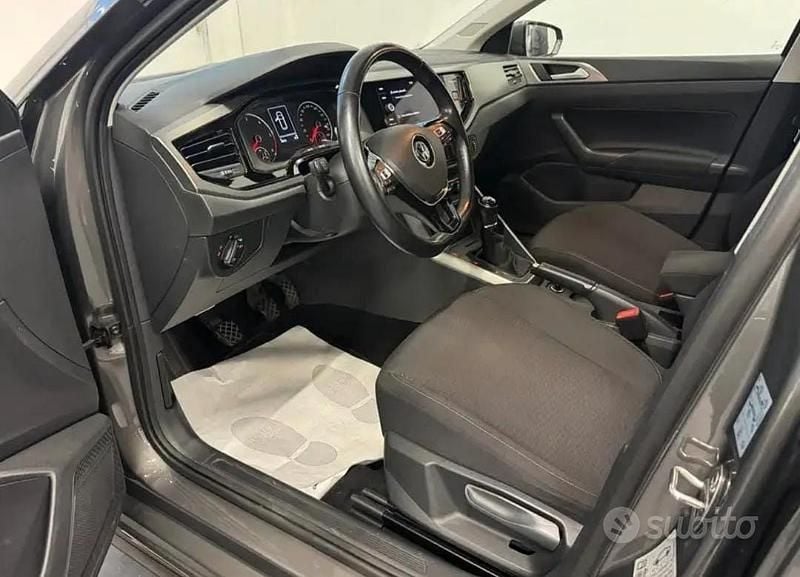 Usata VW Polo R-line 90 CV (66 kW) 2019 Grigio Utilitaria