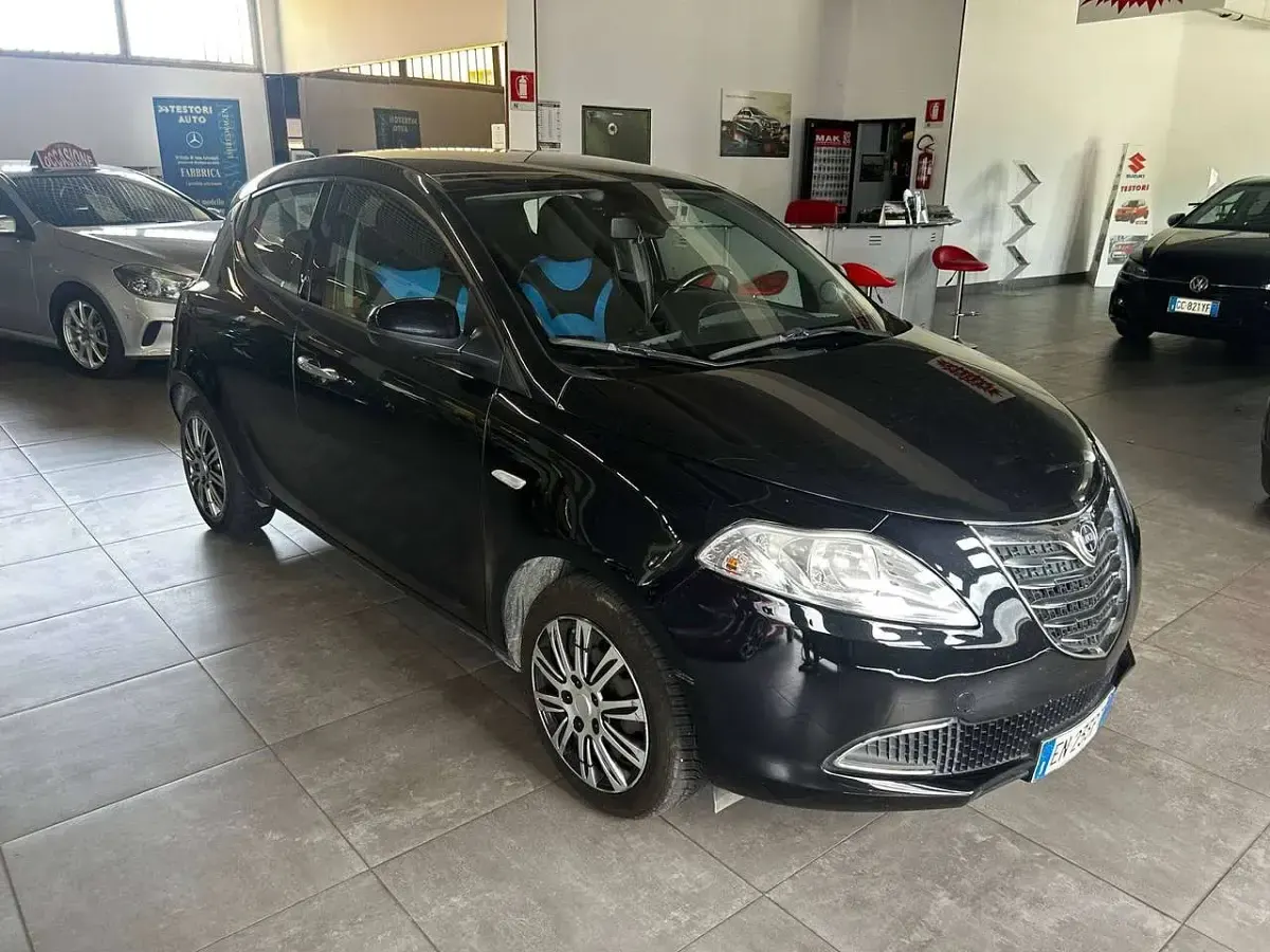 Usata Lancia Ypsilon Gold 69 CV (50 kW) 2012 Nero Utilitaria