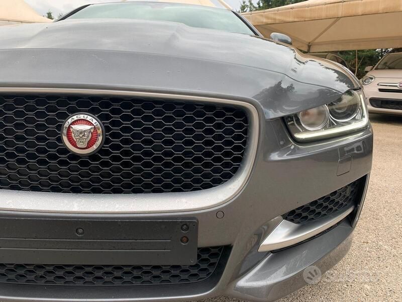 Usata Jaguar XE R-Sport 163 CV (119 kW) 2018 Grigio Berlina