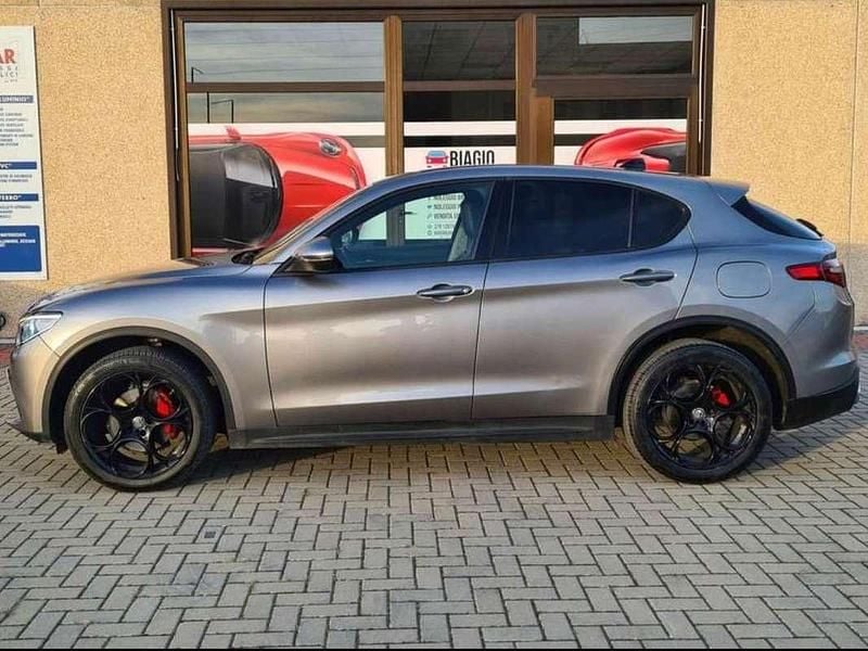 Usata Alfa Romeo Stelvio Executive 209 CV (153 kW) 2017 Grigio SUV