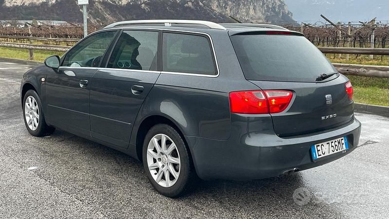 Usado Seat Exeo 143 CV (105 kW) 2010 Gris Familiar