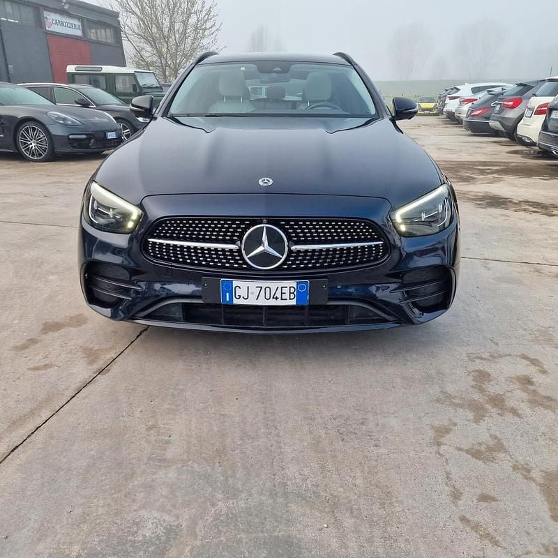Usata Mercedes E220 Premium Plus 199 CV (146 kW) 2022 Blu Station wagon