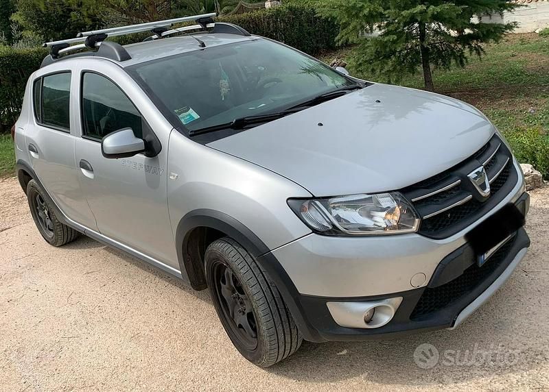Usata Dacia Sandero Stepway 90 CV (66 kW) 2013 Grigio Berlina