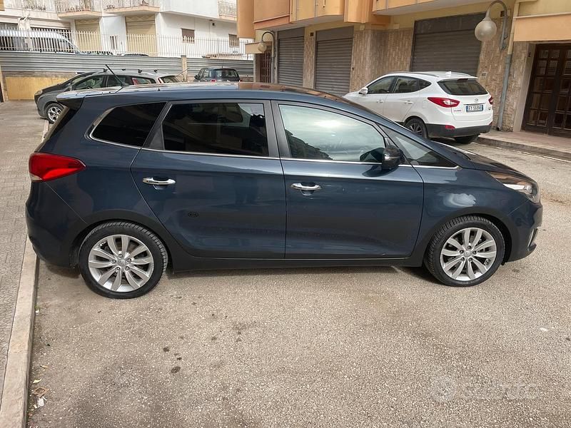 Usata Kia Carens 2015 Blu Monovolume