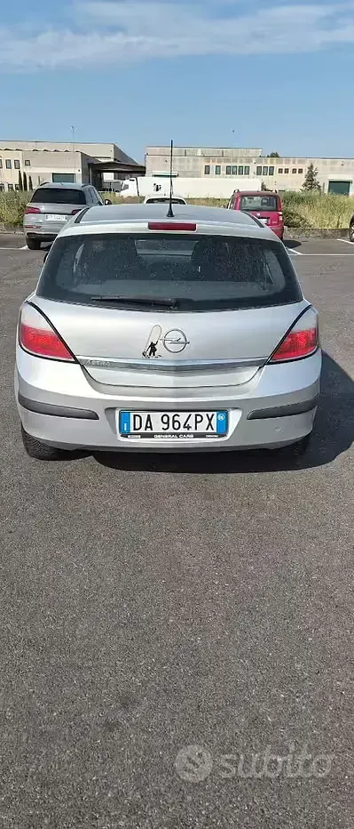 Usata Opel Astra 90 CV (66 kW) 2006 Giallo Berlina