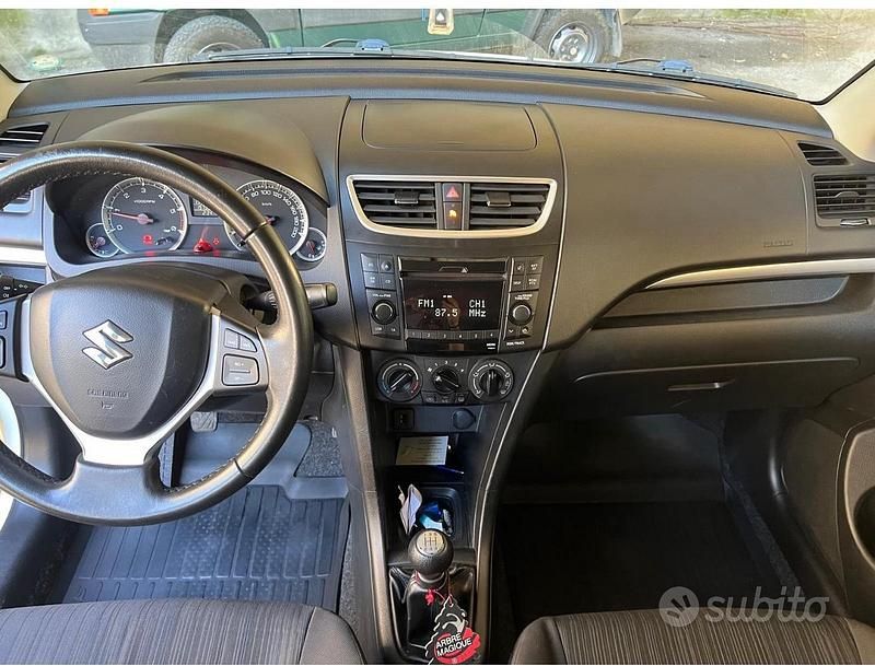Usata Suzuki Swift 75 CV (55 kW) 2015 Bianco Utilitaria