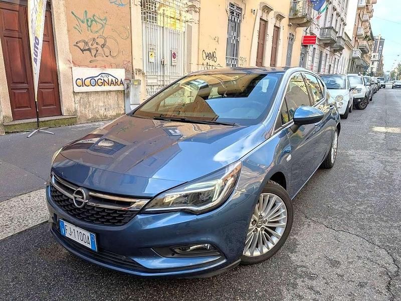 Blu/azzurro Usata 2017 Opel Astra Innovation Tre volumi | 11.900 € (Buon prezzo) - Immagine 1/4