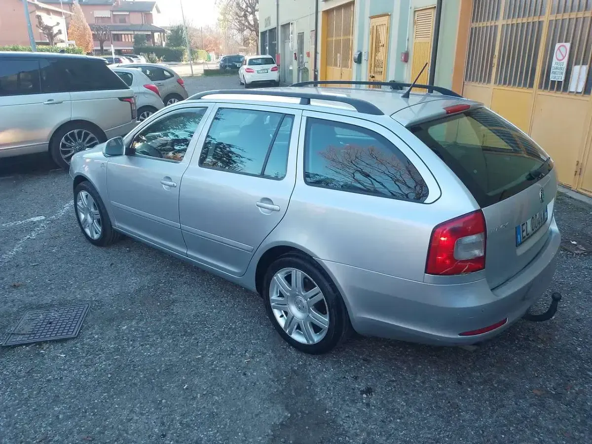 Usata Skoda Octavia 105 CV (77 kW) 2011 Argento Station wagon