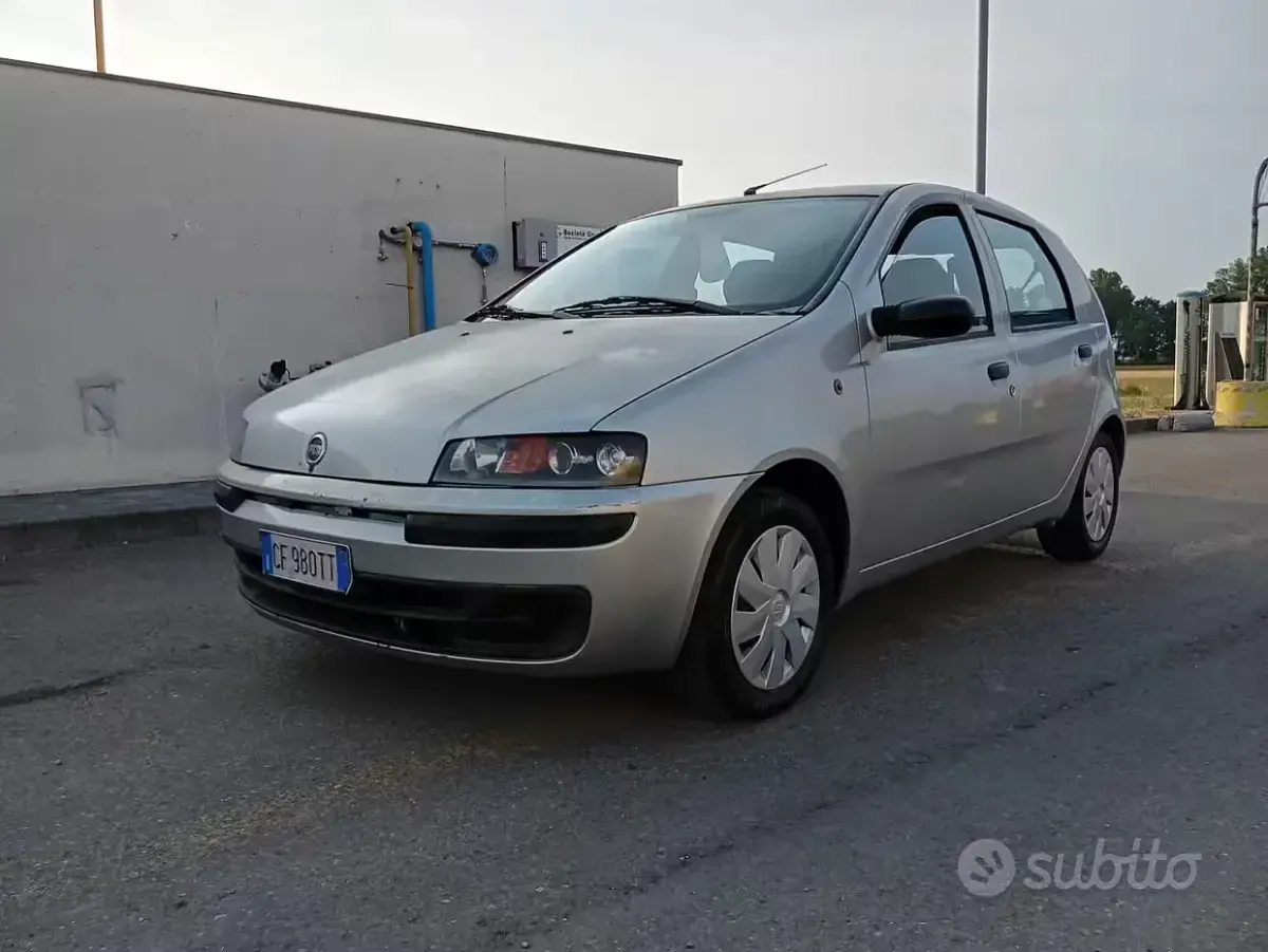 Usata Fiat Punto 86 CV (63 kW) 2003 Grigio Utilitaria