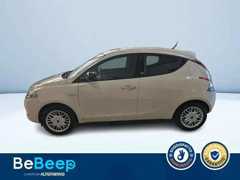 Usata Lancia Ypsilon Gold 69 CV (50 kW) 2018 Beige metallizzato Utilitaria