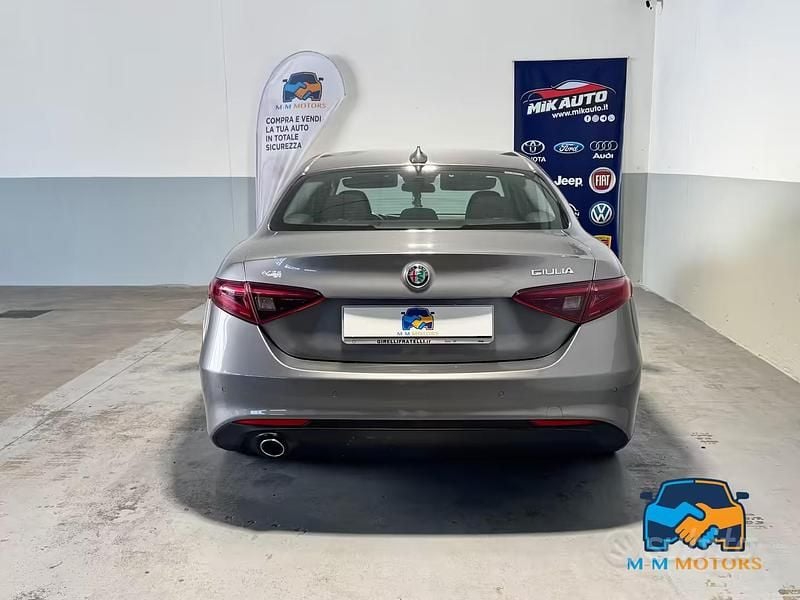 Usata Alfa Romeo Giulia 150 CV (110 kW) 2016 Grigio Berlina