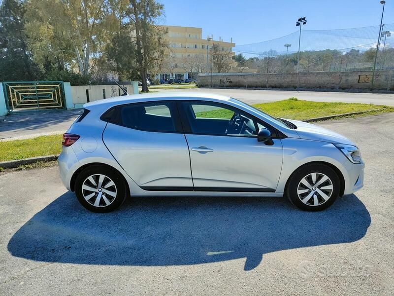 Usata Renault Clio V Techno 101 CV (74 kW) 2023 Grigio Utilitaria