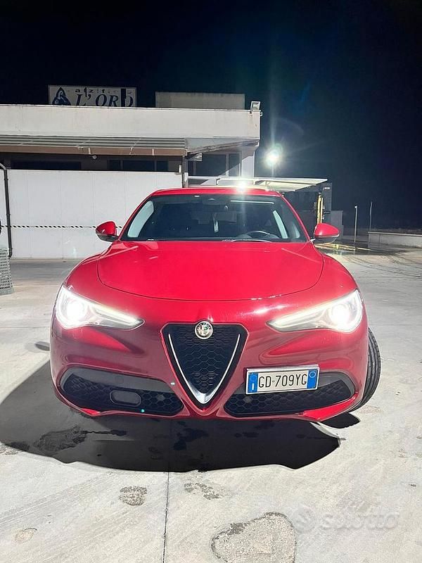 Usata Alfa Romeo Stelvio Super 160 CV (117 kW) 2020 Rosso SUV