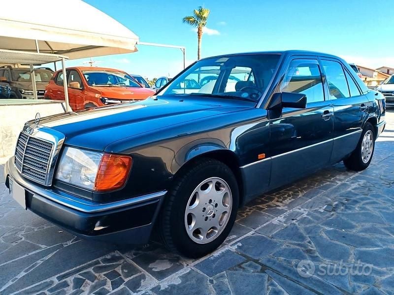 Grigio Usata 1990 Mercedes E200 Tre volumi | 8500 € - Immagine 1/4