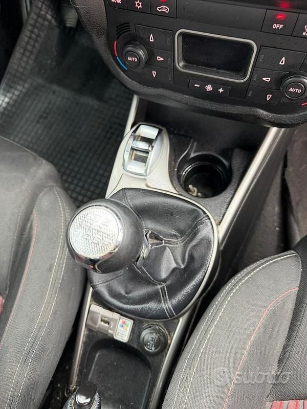 Usata Alfa Romeo MiTo 105 CV (77 kW) 2010 Rosso Utilitaria