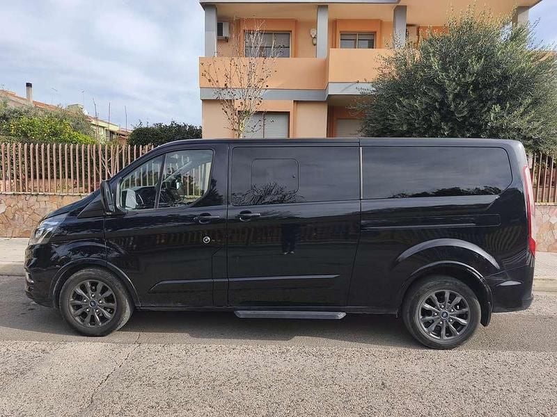 Usata Ford Tourneo Custom Titanium 185 CV (136 kW) 2020 Nero Furgone