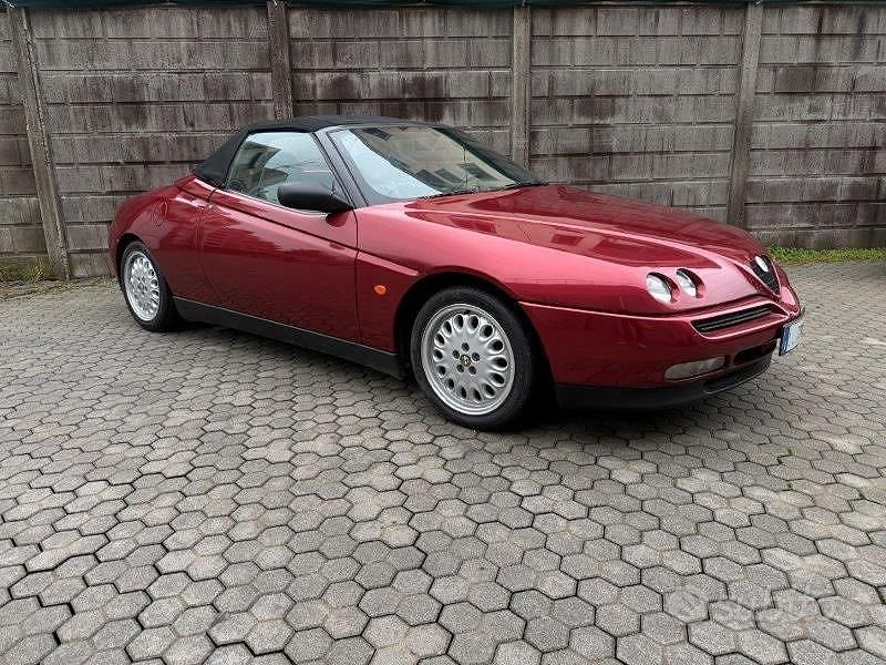 Usata Alfa Romeo Spider 192 CV (141 kW) 1996 Rosso Cabrio