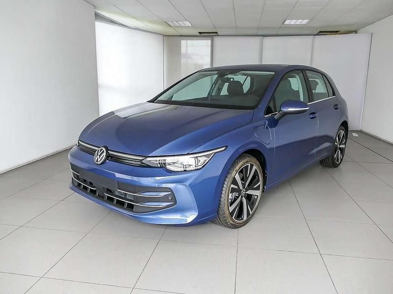 Anemone blue metallizzato Nuova 2025 VW Golf VIII Style Tre volumi | 37.500 € (Buon prezzo) - Immagine 1/4
