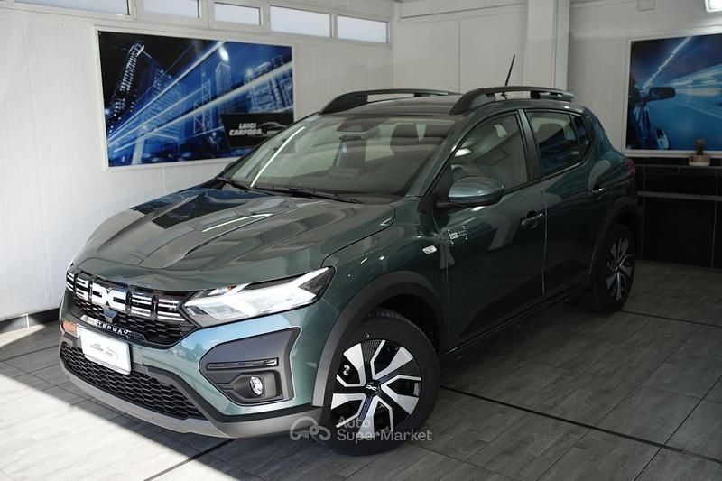 Cedar green Nuova 2025 Dacia Sandero Expression Due volumi | 17.290 € (Buon prezzo) - Immagine 1/4