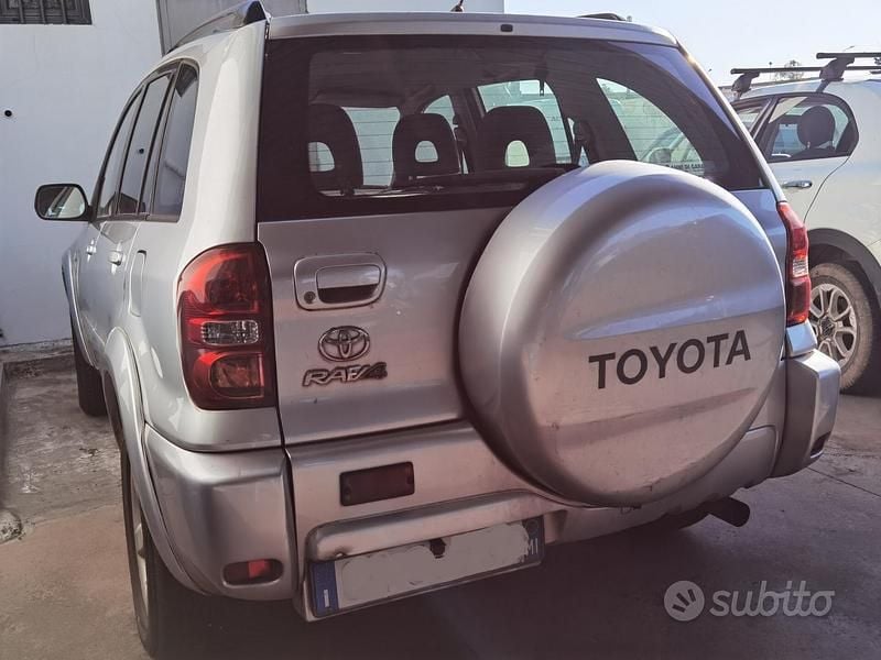 Usata Toyota RAV4 115 CV (84 kW) 2004 Grigio SUV