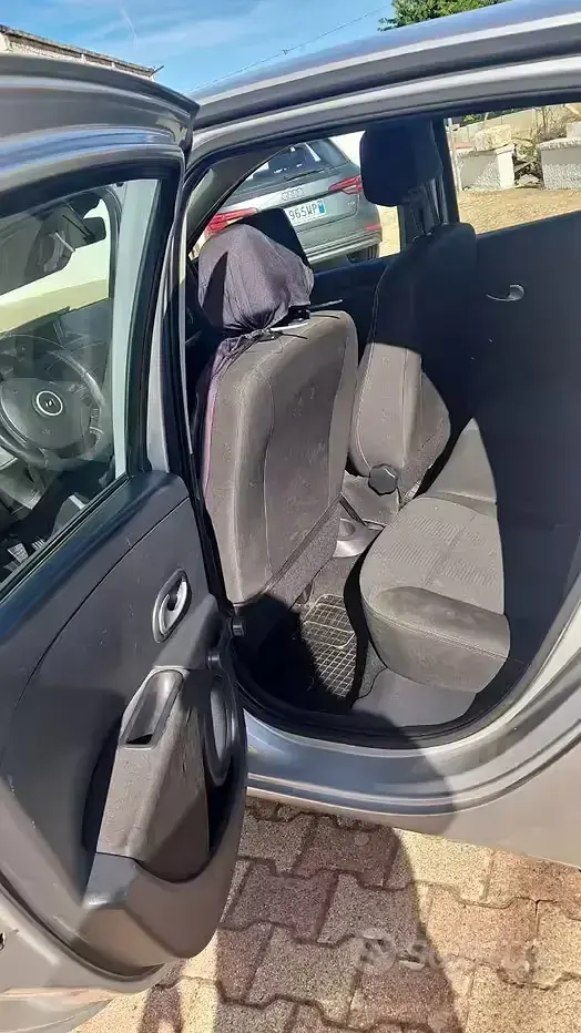 Usata Renault Clio II 75 CV (55 kW) 2011 Grigio Berlina