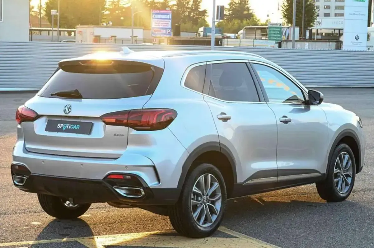 Usata MG HS Comfort 162 CV (119 kW) 2024 Grigio SUV