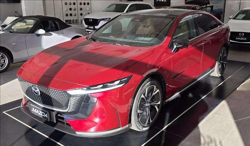 Rosso metallizzato Nuova 2025 Mazda 6e Takumi-Line Tre volumi | 39.500 € - Immagine 1/4