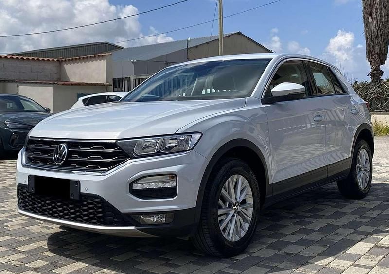 Usata VW T-Roc Business 116 CV (85 kW) 2021 Argento SUV