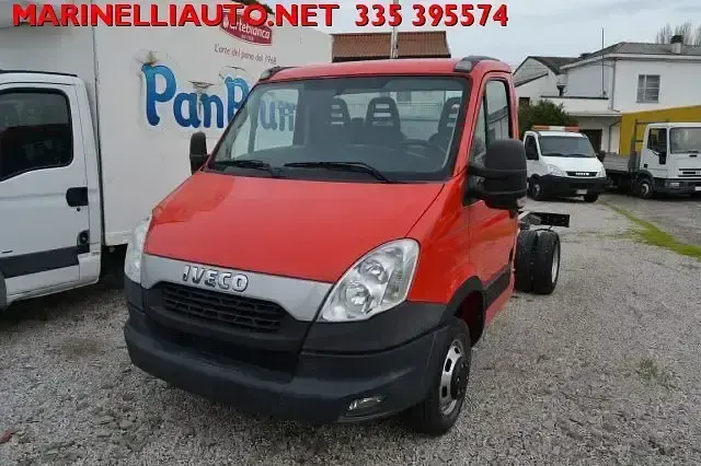 Usata Iveco Daily 126 CV (92 kW) 2014 Rosso Furgone
