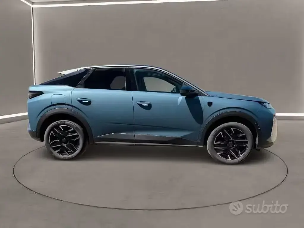 Usata Peugeot e-3008 100 kW (136 CV) 2025 Bluazzurro SUV