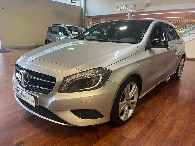 Argento Usata 2015 Mercedes A180 Tre volumi | 14.900 € (Buon prezzo) - Immagine 1/4
