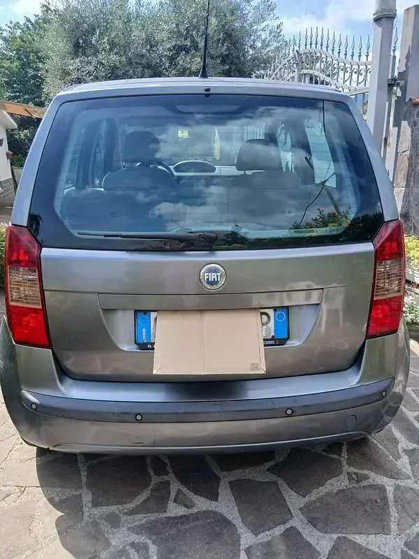Usata Fiat Idea Emotion 95 CV (69 kW) 2004 Grigio Monovolume