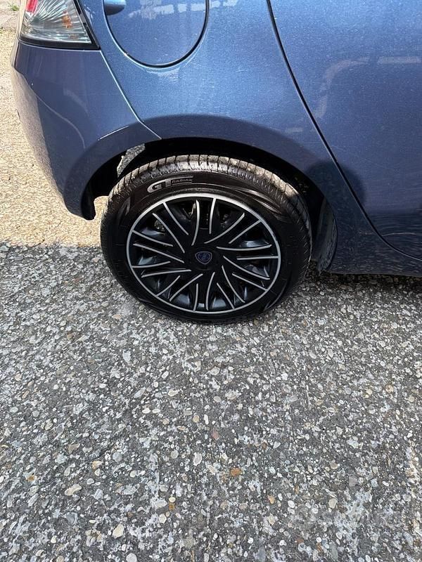 Usata Lancia Ypsilon Gold 69 CV (50 kW) 2022 Blu Utilitaria