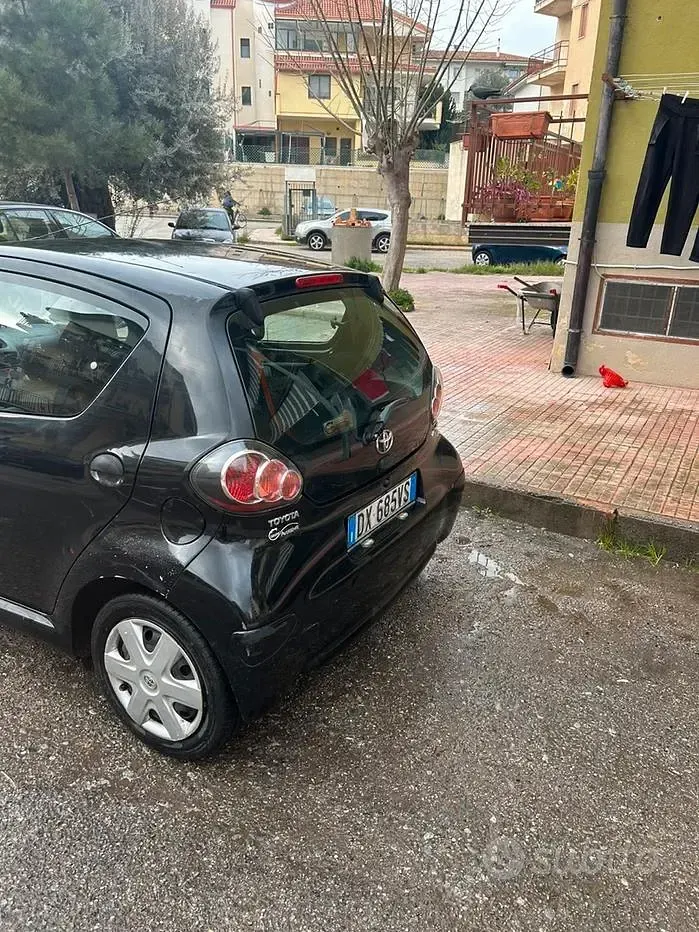 Usata Toyota Aygo 68 CV (50 kW) 2009 Nero Utilitaria