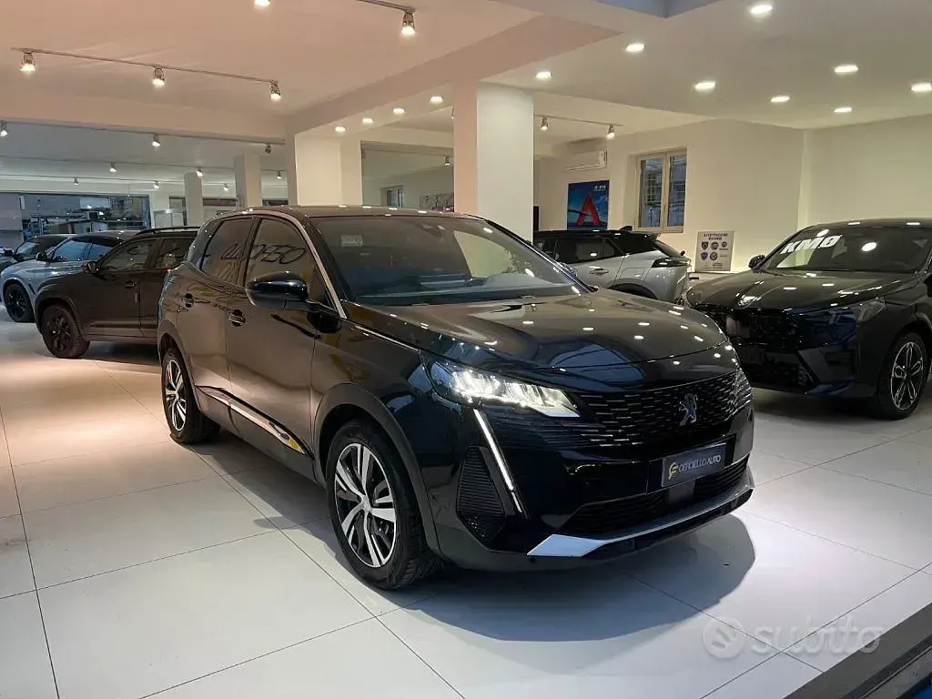 Usata Peugeot 3008 Allure 131 CV (96 kW) 2023 Nero metallizzato SUV