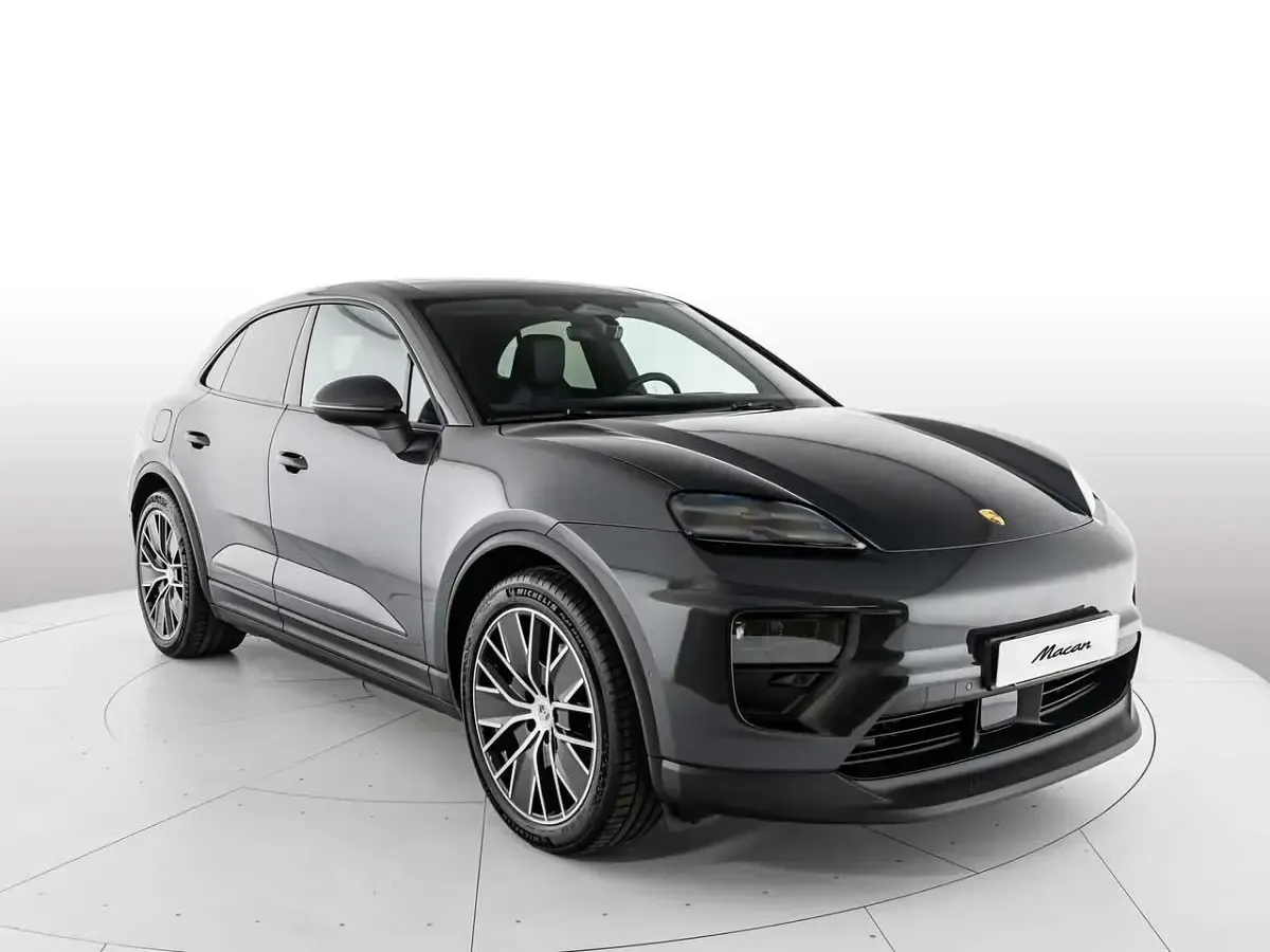 Nuova Porsche Macan 144 kW (197 CV) 2026 Grigio vulcano metallizzato SUV