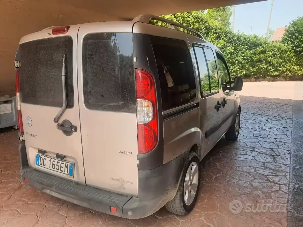 Usata Fiat Doblò 105 CV (77 kW) 2006 Monovolume