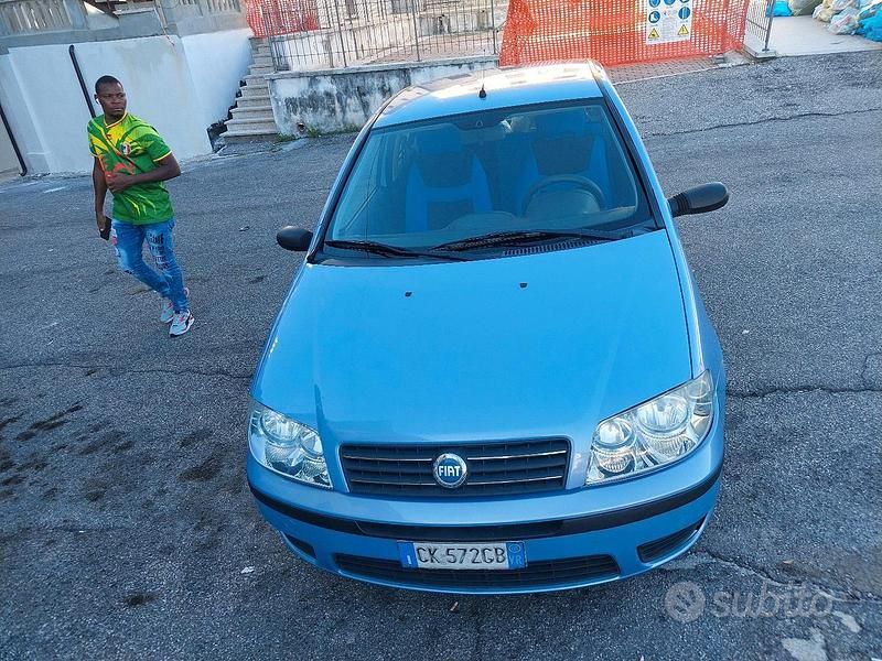 Blu Usata 2003 Fiat Punto Tre volumi | 1600 € (Buon prezzo) - Immagine 1/4