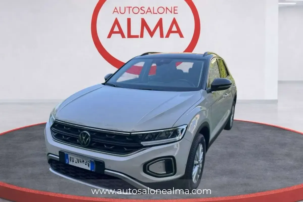 Usata VW T-Roc Life 110 CV (80 kW) 2024 Beige SUV