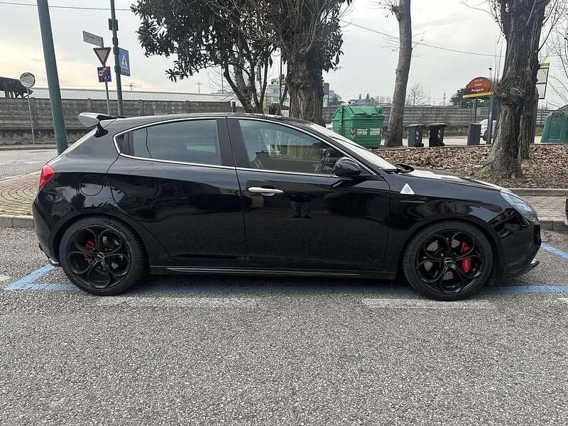Usata Alfa Romeo Giulietta Quadrifoglio Verde 235 CV (172 kW) 2011 Nero Utilitaria