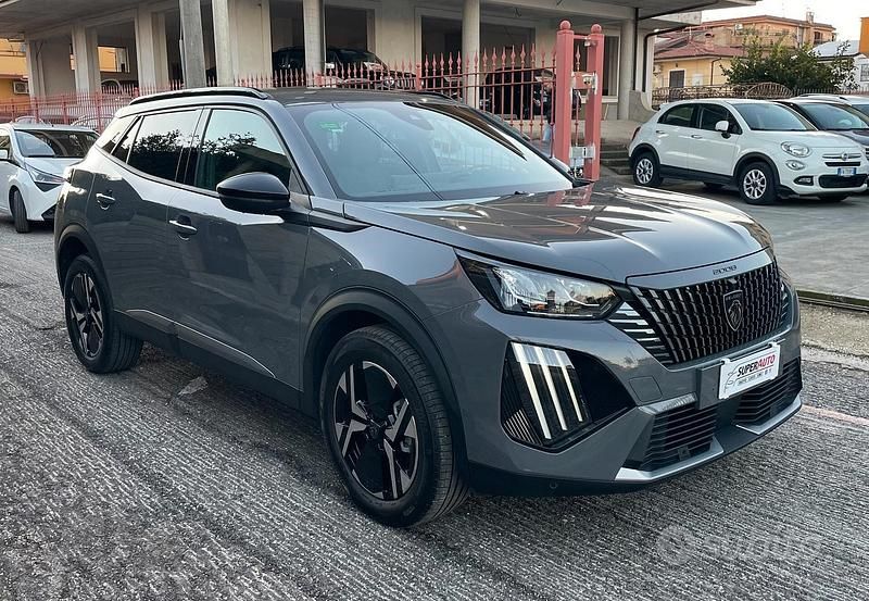 Usata Peugeot 2008 Allure 101 CV (74 kW) 2025 Grigio SUV