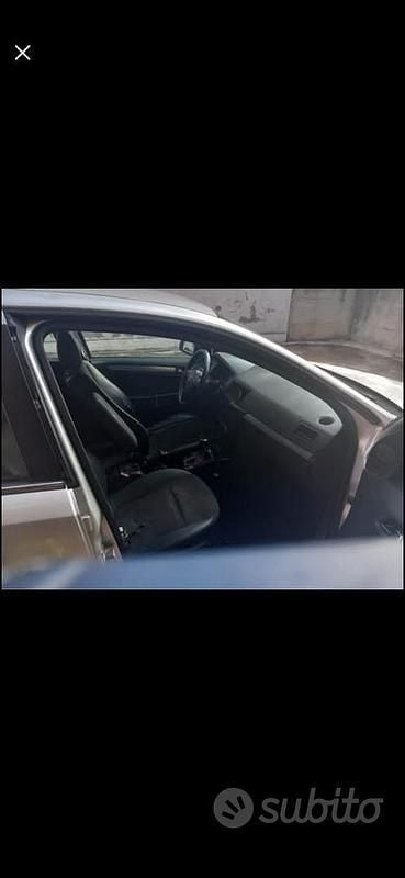 Usata Opel Astra 110 CV (80 kW) 2010 Grigio Berlina