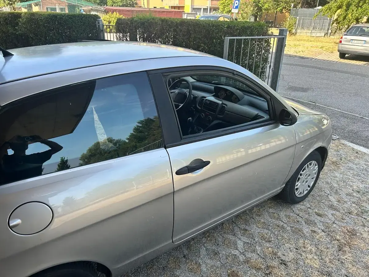 Usata Lancia Ypsilon 69 CV (50 kW) 2006 Grigio Utilitaria