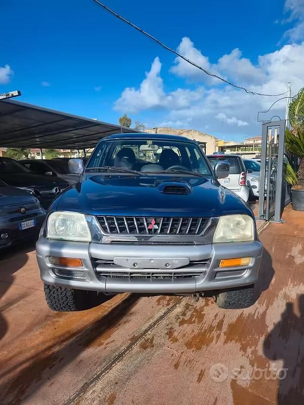 Käytetty Mitsubishi L200 100 HP (73 kW) 2000 Sininen Nouto