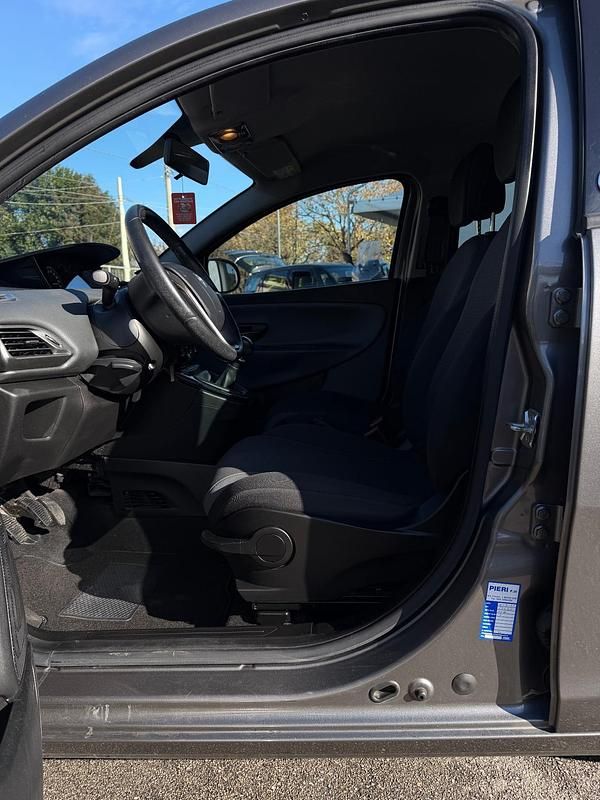 Usata Fiat Punto Lounge 77 CV (56 kW) 2015 Blu Berlina